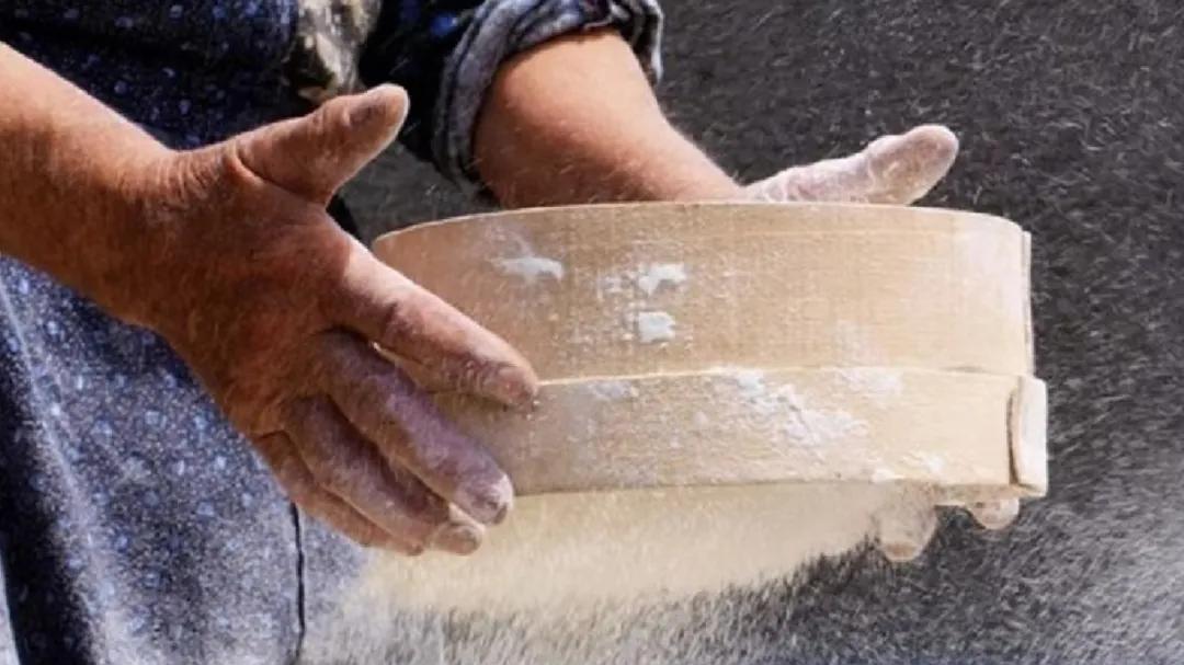 《陪着母亲备年》系列散文之四：过年，母亲磨好了各色面粉