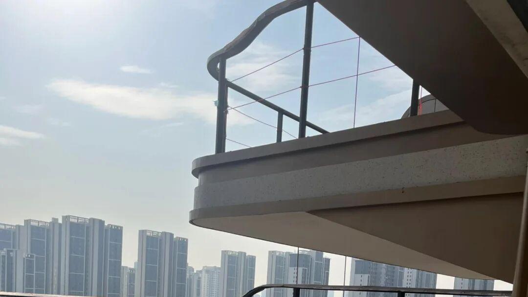 千万豪宅变“空中废墟”，“第四代住宅”卖不动了？真相扎心