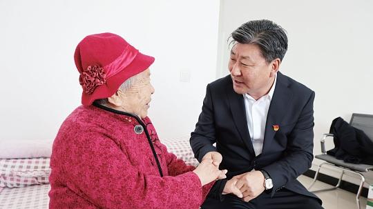 祁善海: 扎根边疆建“好房”, 人大代表的双重担当