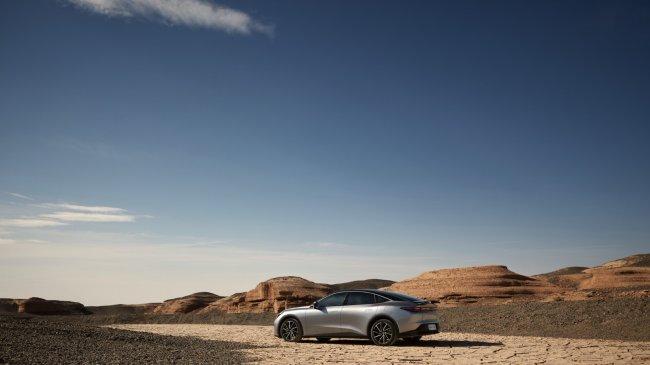 极狐新阿尔法S5：夏日家庭出游的‘空间魔术师’与‘性能猛兽’