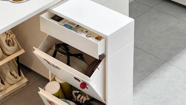 实木 + 藤编 = 楼梯下收纳神组合！解锁角落的 N 种打开方式