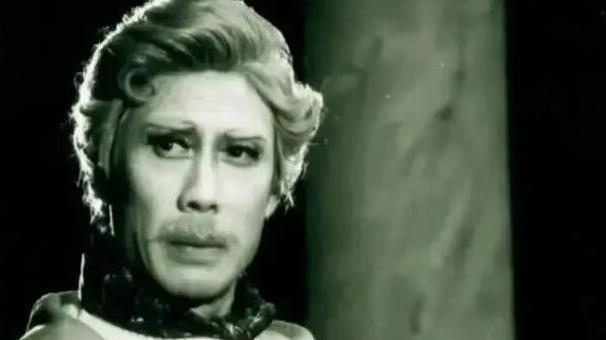 92岁焦晃穿纸尿裤背《将进酒》，老伴缝补烟洞衣服三十年