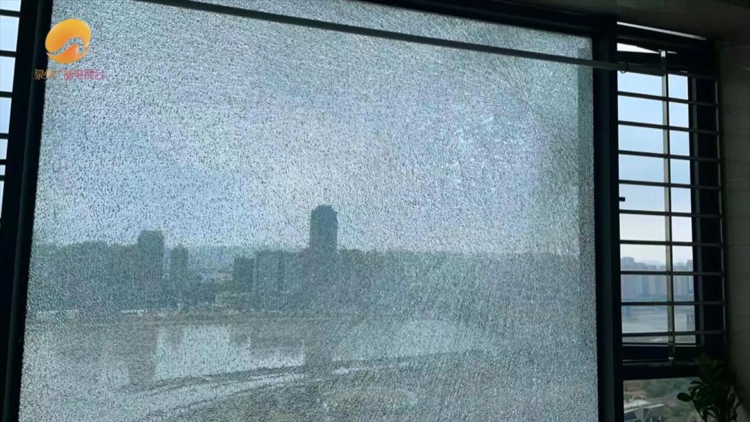 住宅小区玻璃自爆，谁来维修？