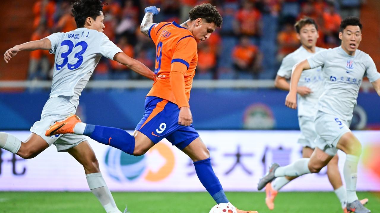 4-1胜上海申花，42岁韩鹏率队终结2轮中超不胜，克雷桑帽子戏法