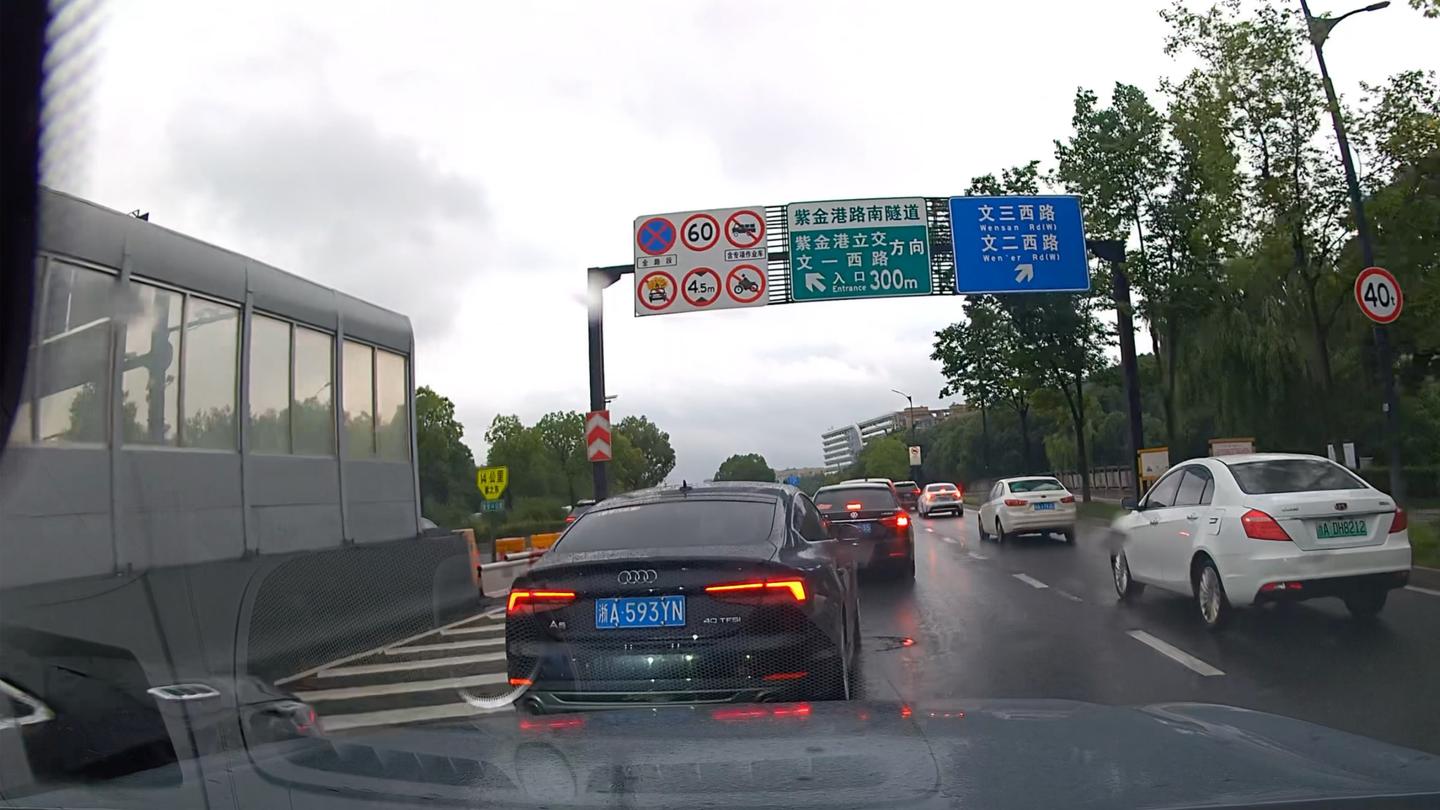 月薪2800每天通勤2公里不到，有必要买车吗？不同的人有不同选择