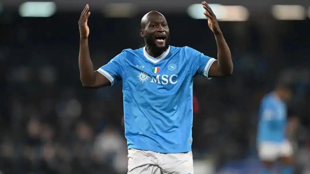 32岁还这么任性，整个足坛除了卢卡库真没谁了！他亲手毁掉了自己的传奇路