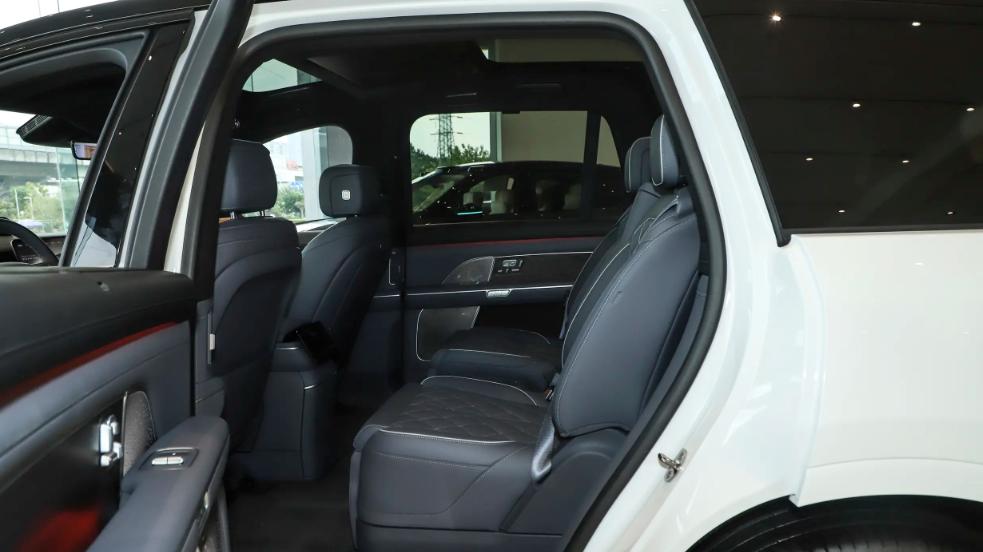 气场十足的“奶爸车”？40.68万起，蔚来ES8能选吗