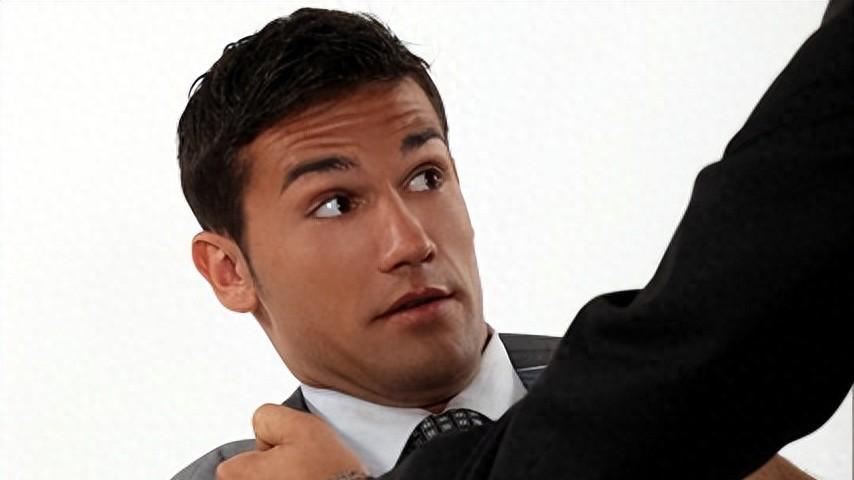 不管在哪里上班，只要领导打压你，你就这样干