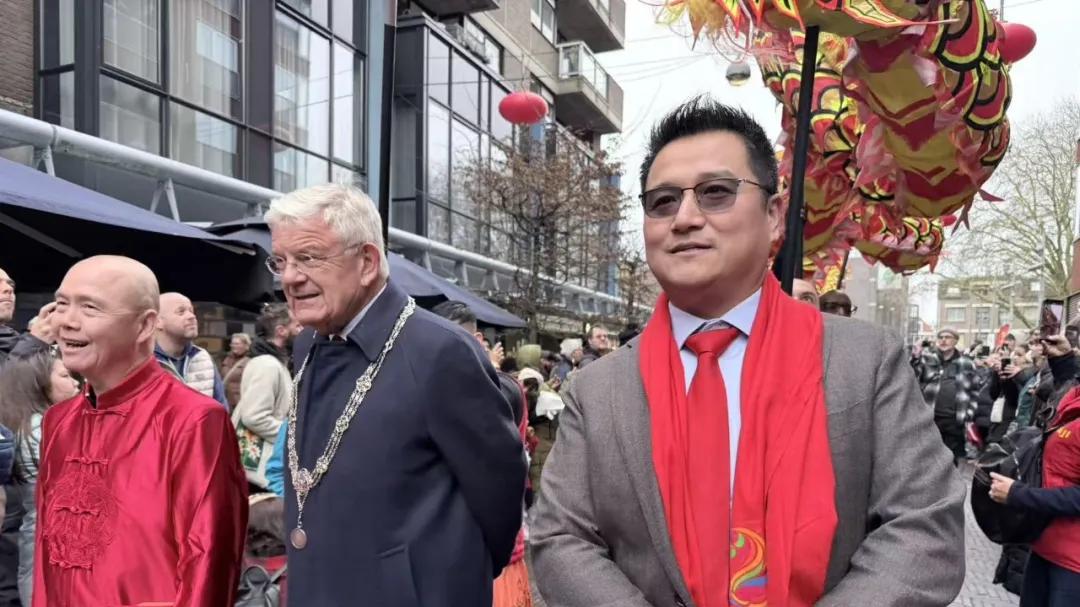 海牙春节盛况，连荷兰主流媒体都“沸腾”了