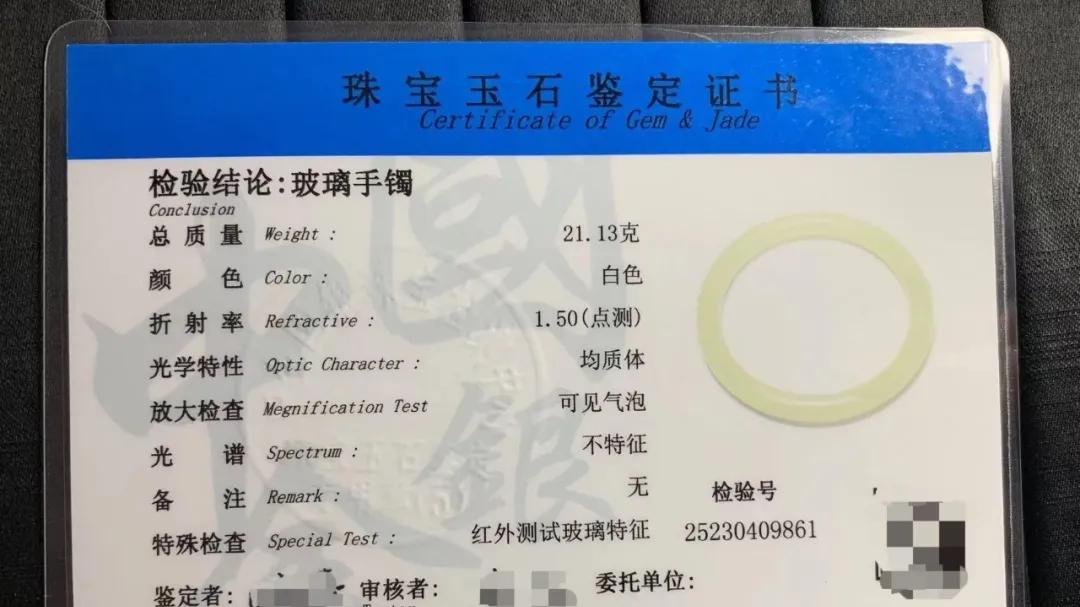 玻璃竟当玉石卖！网上直播卖玉假货多！消费者需擦亮眼睛别受骗