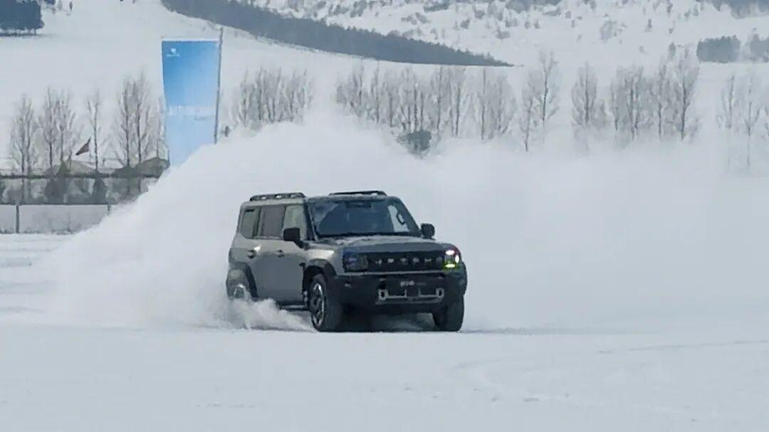 当“方盒子”遇上冰面：捷途旅行者C-DM给“轻越野”加上硬核注脚