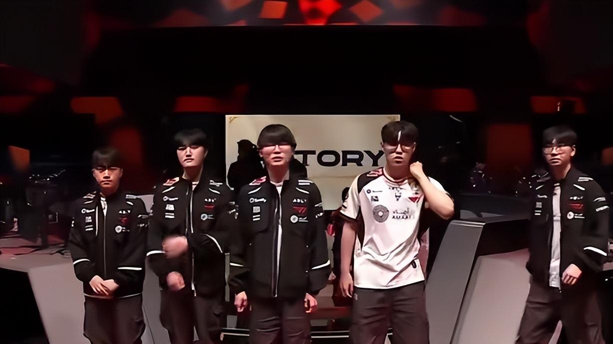 “Faker被冻的下播”登上热搜，训练室条件真差，粉丝说T1：真抠