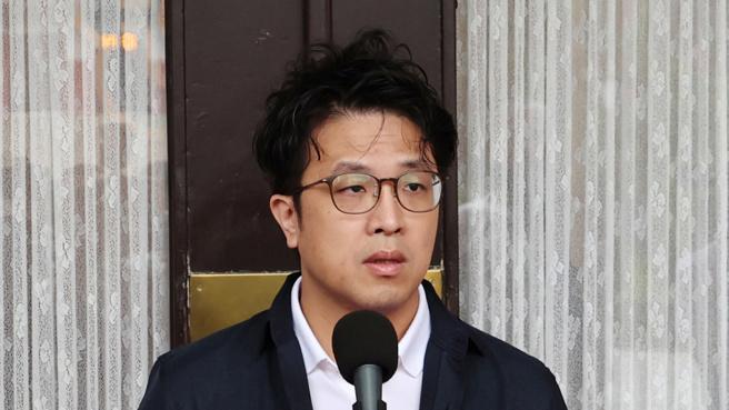 沈伯洋喊不排斥赴陆交流，周榆修惊见“他”出现这表情