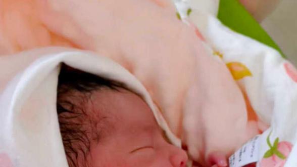 婴儿“过度喂养”有多可怕？老一辈人或许不懂，妈妈要清楚