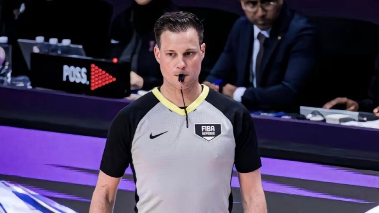 日本主场赵睿犯满就算了，末节最后时刻连出黑哨！