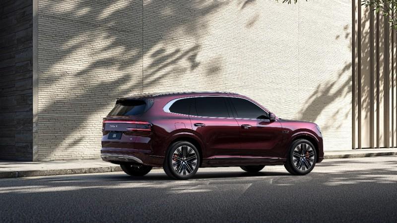 极氪8X实车首发亮相，发布五款车色