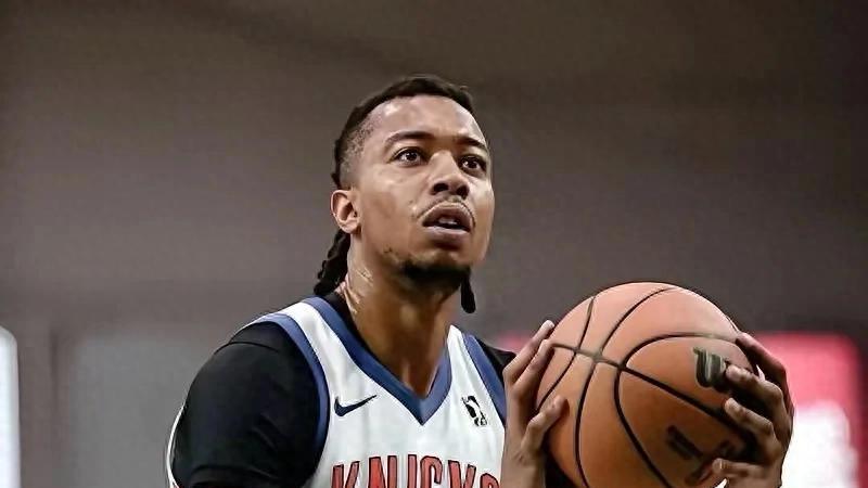 曝朱芳雨瞄准2米18内线悍将，曾单场砍27分26板，杜峰点赞