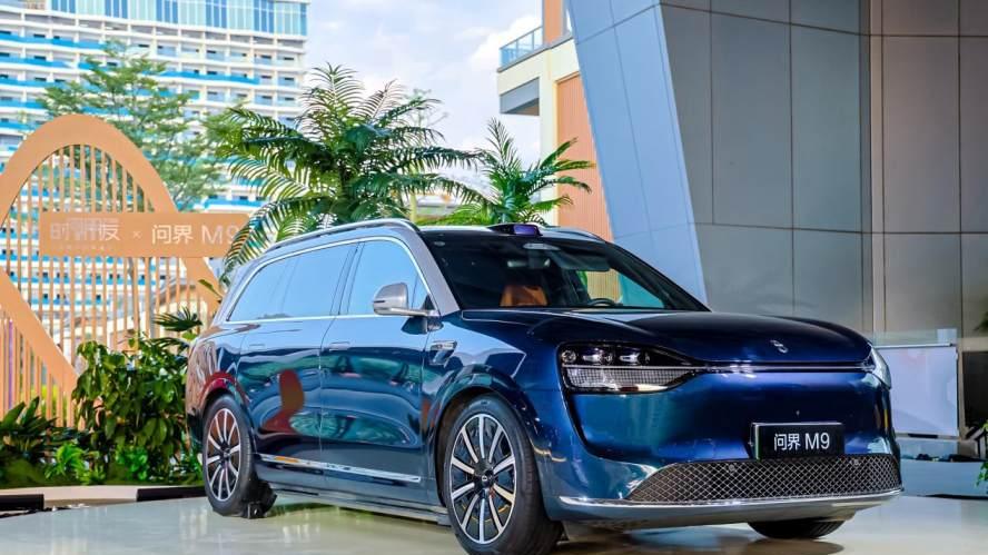 思想与科技同行，问界M9与罗振宇共赴跨年之约