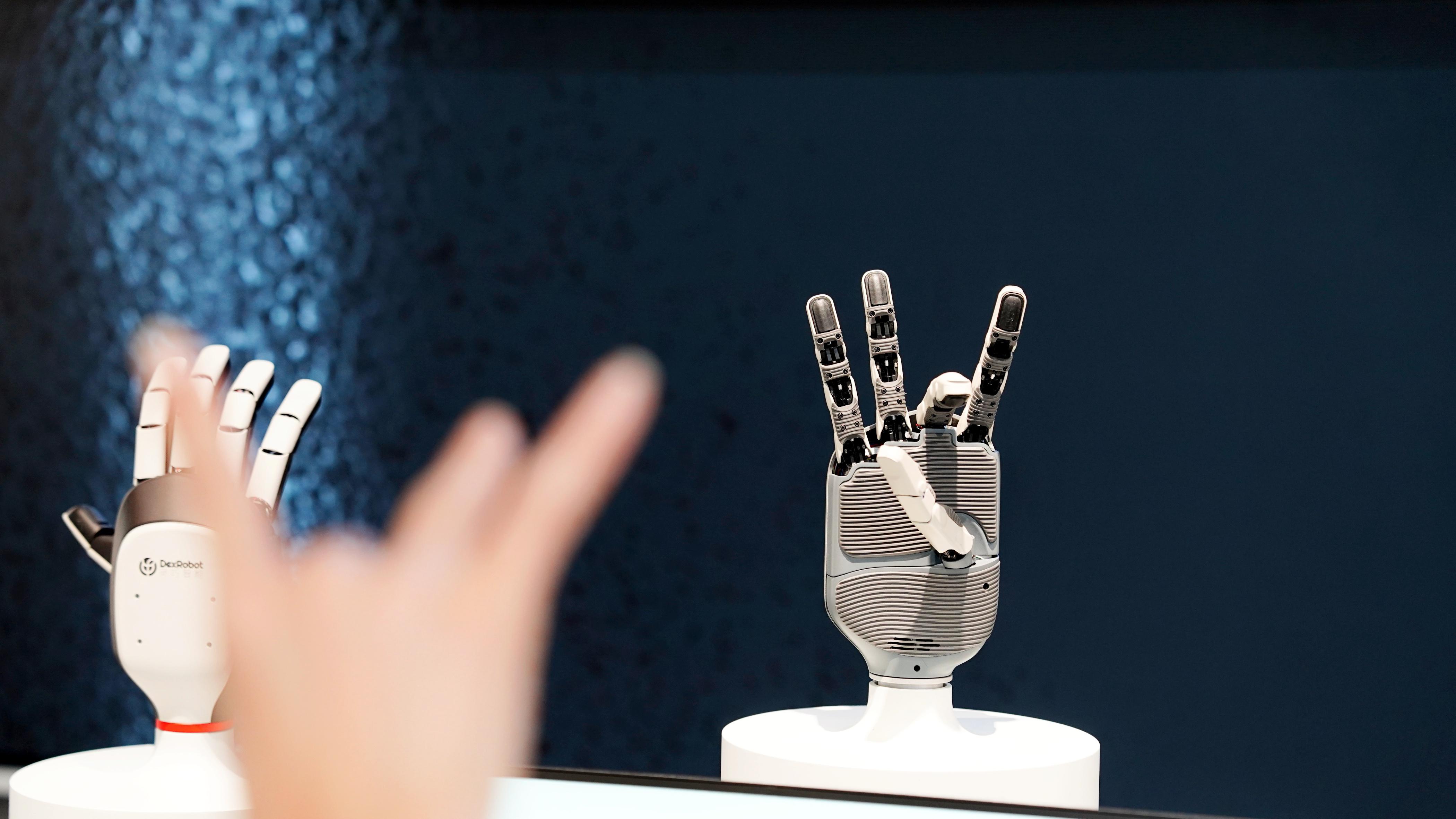 首款量產五指乖巧手全球出售