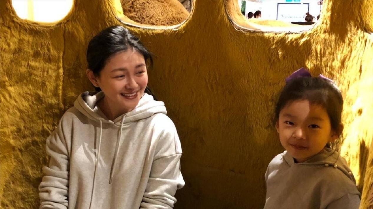 大S女儿紧急关注马筱梅，又被质问为何不关注具俊晔，没完没了？