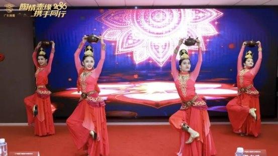 “陶情壶缘·携手同行”新疆伽师紫砂艺术展在京开幕：当宜兴匠心遇上天山瑰宝
