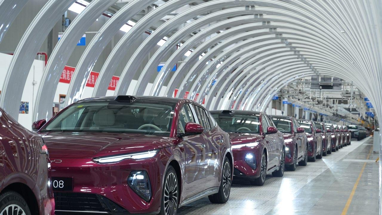 新能源汽车产业新高度：比亚迪第1700万辆新能源汽车下线！