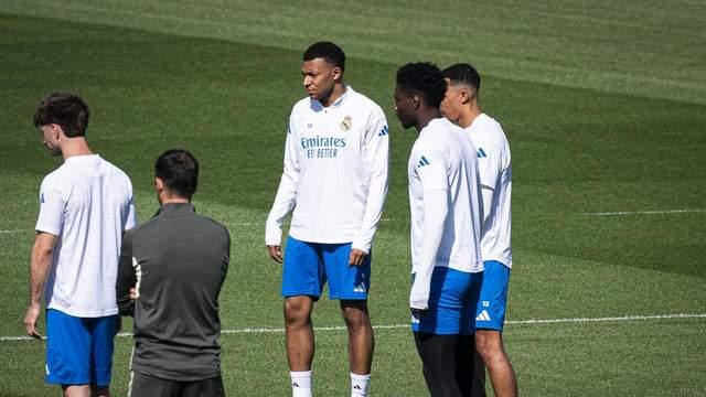 皇马拜仁欧冠前瞻：伯纳乌的“老江湖”之争，底蕴比状态更致命！