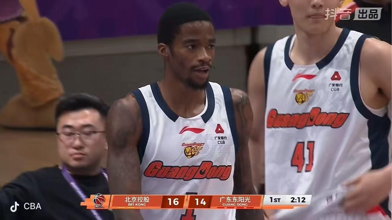 萨姆纳38+9+5 萨林杰27+10+6 胡明轩14+3 广东险胜北控