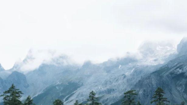 原始云杉林环绕的秘境，藏着丽江的干净与辽阔