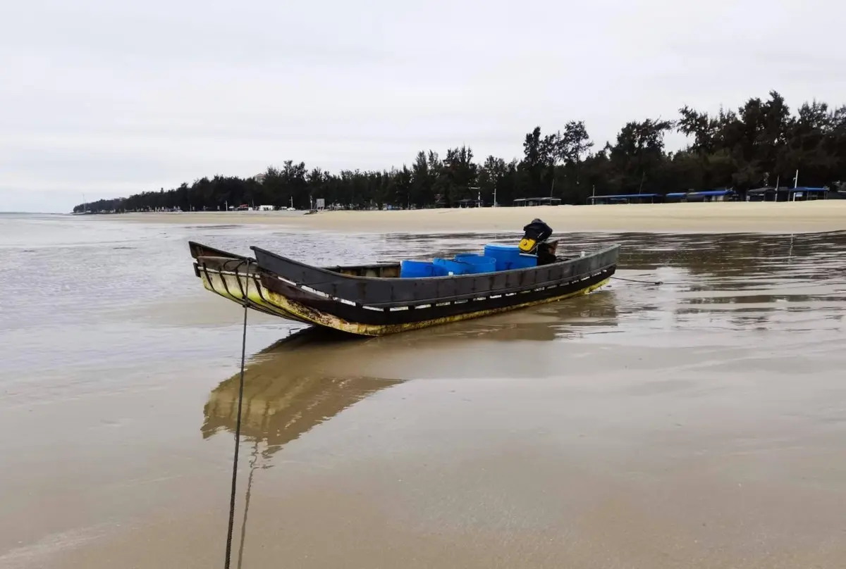 早上的海边漫步，闲逛东兴口岸（清早沙滩）