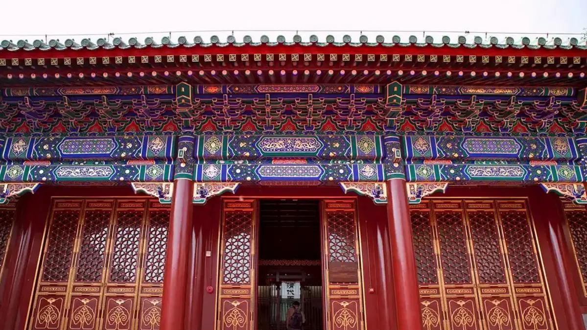 九子夺嫡落败，八贤王允禩圈禁惨死，他的一子一女，下场天差地别