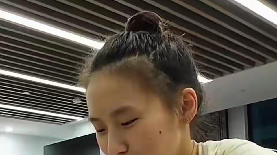 陈芋汐自曝常年挨饿保持体重，水都不敢多喝，理解全红婵了