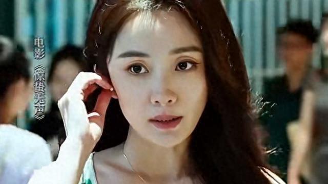 原来女特工不用穿紧身皮衣，穿条度假风长裙也能打架