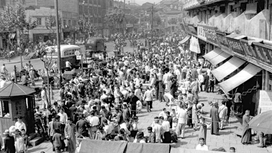 民国黄金十年的真相：上海滩摩天大楼林立，但离上海100里外的农村正在饿死人