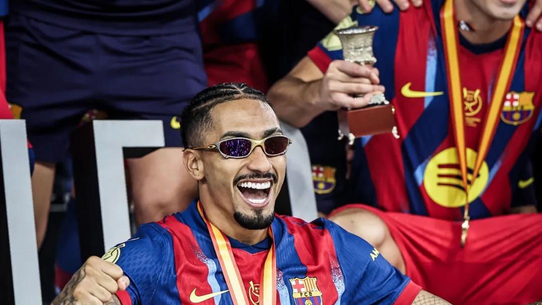 恐怖10连胜！队史第16次夺冠！巴萨再次击败皇马