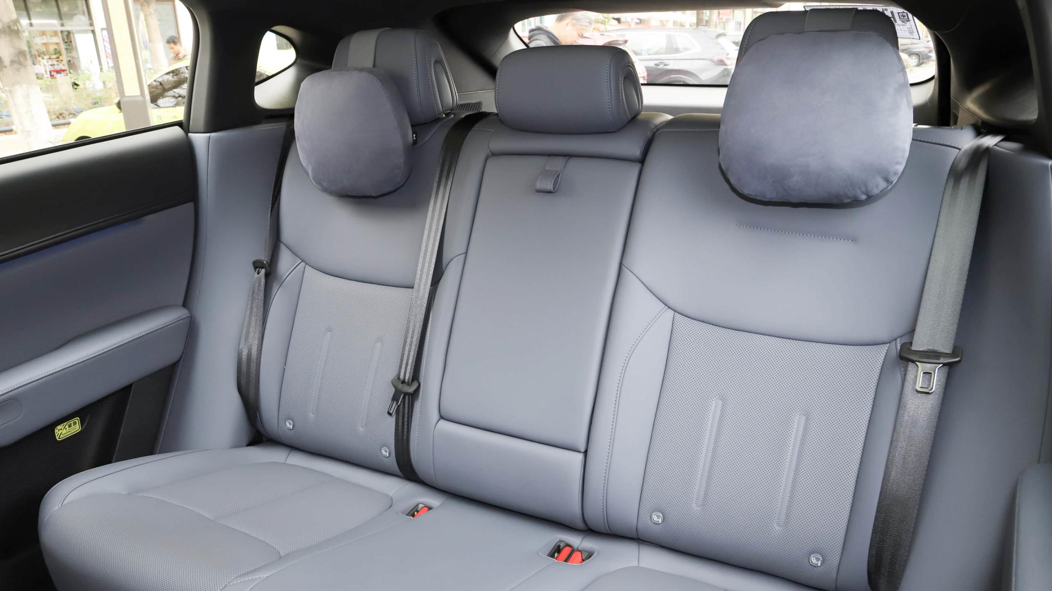 新能源中型SUV，标配800V高压平台+5C超充，综合续航超1700km‍