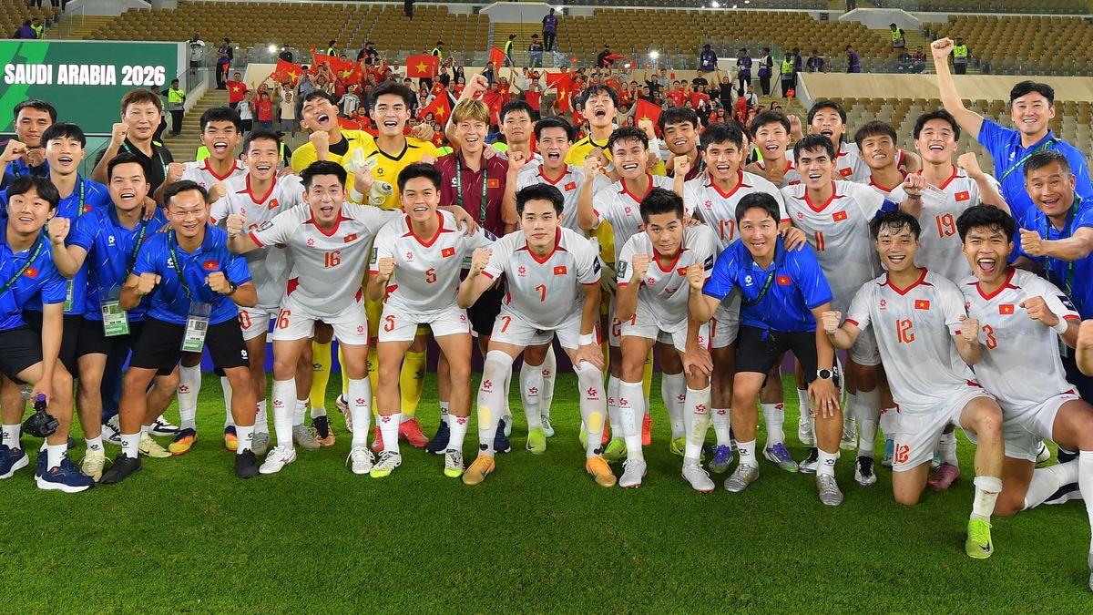 U23亚洲杯大结局！日本两连冠，中国队输球仍创造历史，越南季军
