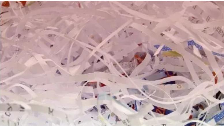 向下切分：碎纸机模式 —— 将宏大的恐惧还原为具体的碎片