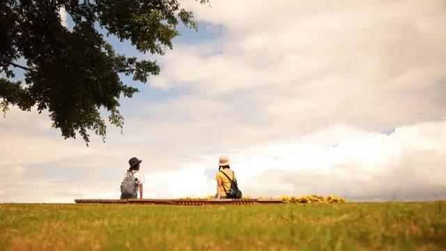 世界庞大，人浮于爱