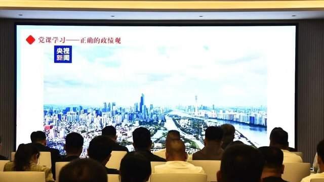 济南市徐州商会举办企业家赋能发展会暨暖兵行动公益项目集体授牌仪式