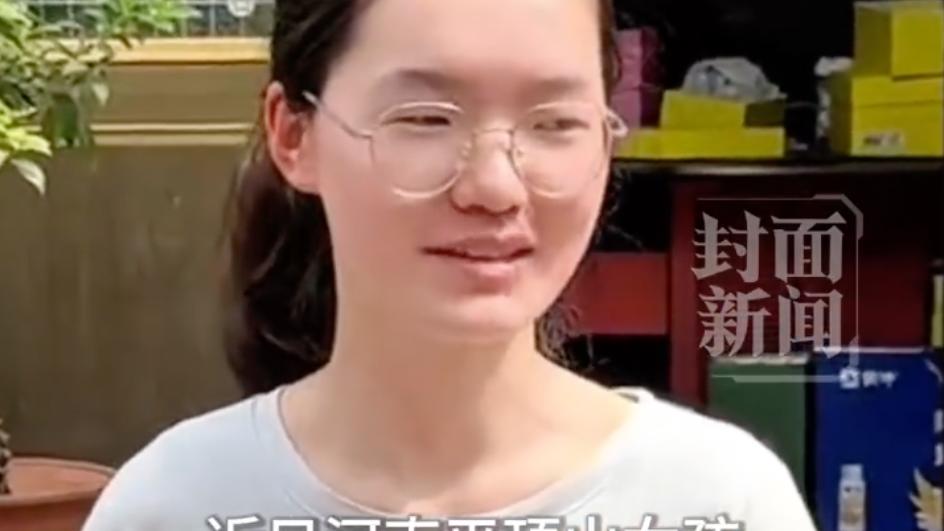没上过一天辅导班，母亲瘫痪在床，她考了699分，说了一段话。然后，评论区塌了