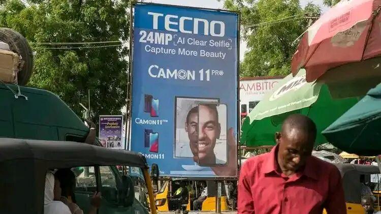 非洲手机之王利润腰斩54%，小米荣耀追着打，第二曲线能救命吗