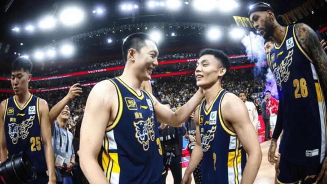 新赛季CBA全明星阵容出炉，满满的广东元素，徐杰破纪录票王