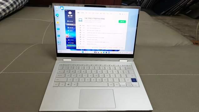 好用的二手三星笔记本电脑，13.3英寸镜面折叠屏，触控操作更便捷