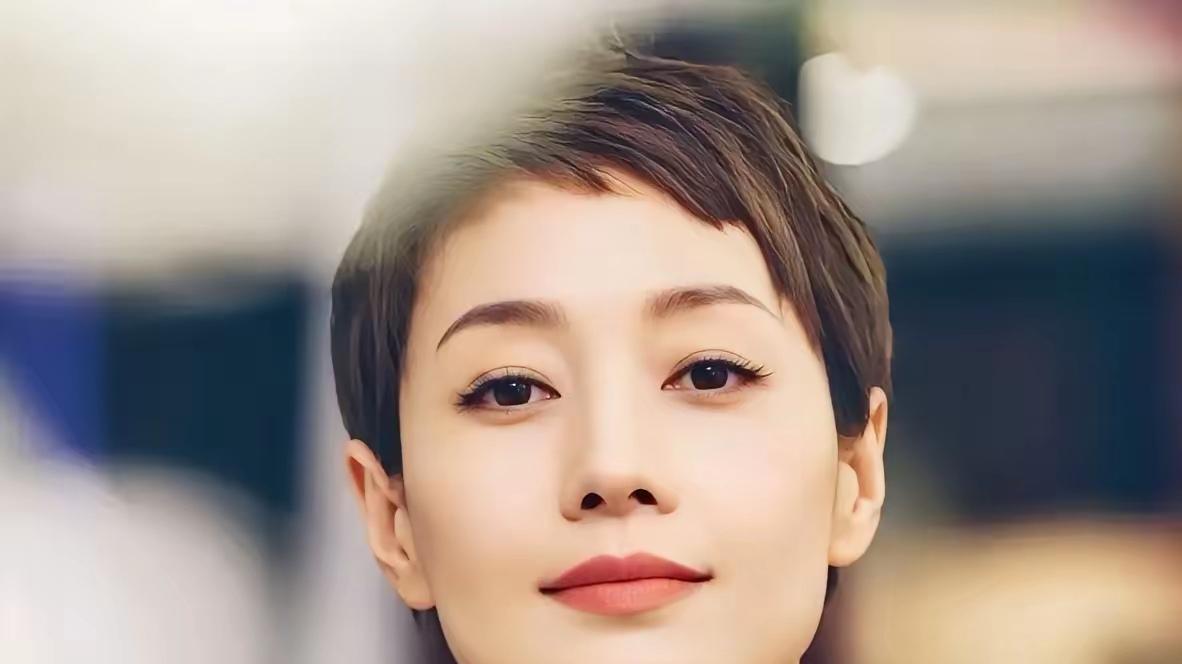 马伊琍说：女人最大的悲哀，就是一辈子都没弄明白一个简单的道理，那就是，这个世界，终其一生都是你一个人