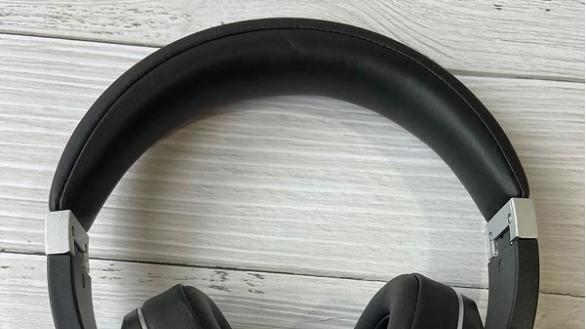 续航时间很长的头戴耳机，满足一周的需要