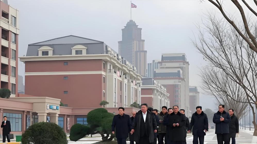 当世界沉迷军备竞赛，朝鲜却悄悄干了件大事，金正恩现场点赞