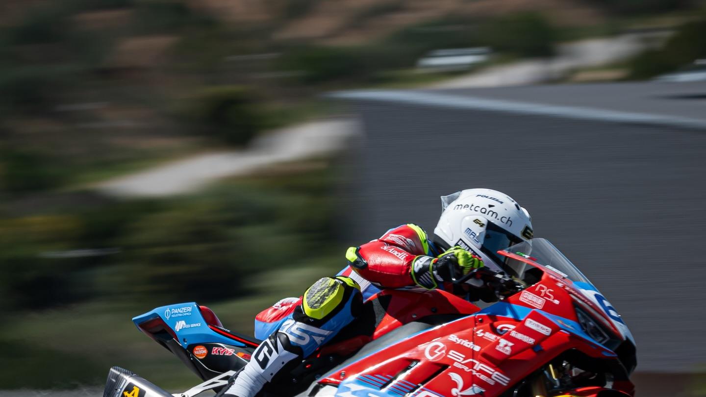 WSBK夺冠，张雪机车820RR是真的遥遥领先