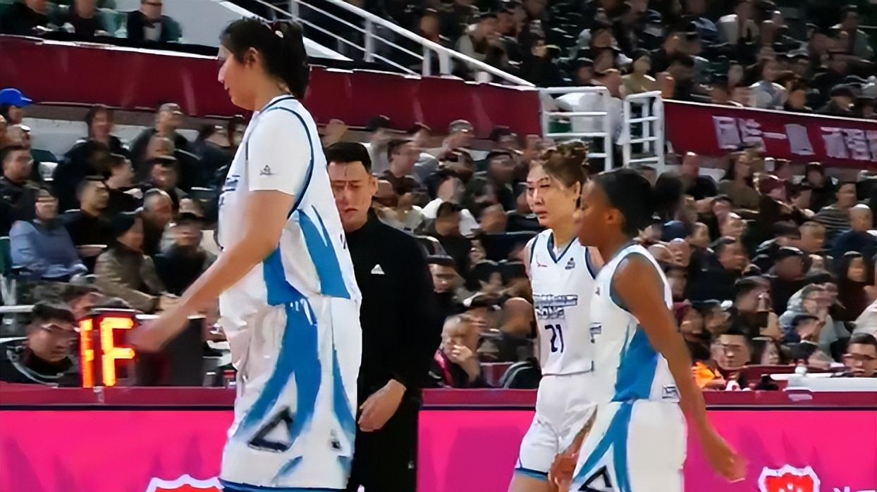 俱乐部杯大爆冷，山东女篮开门黑59-68憾负北京：鏖战留憾，成长不止