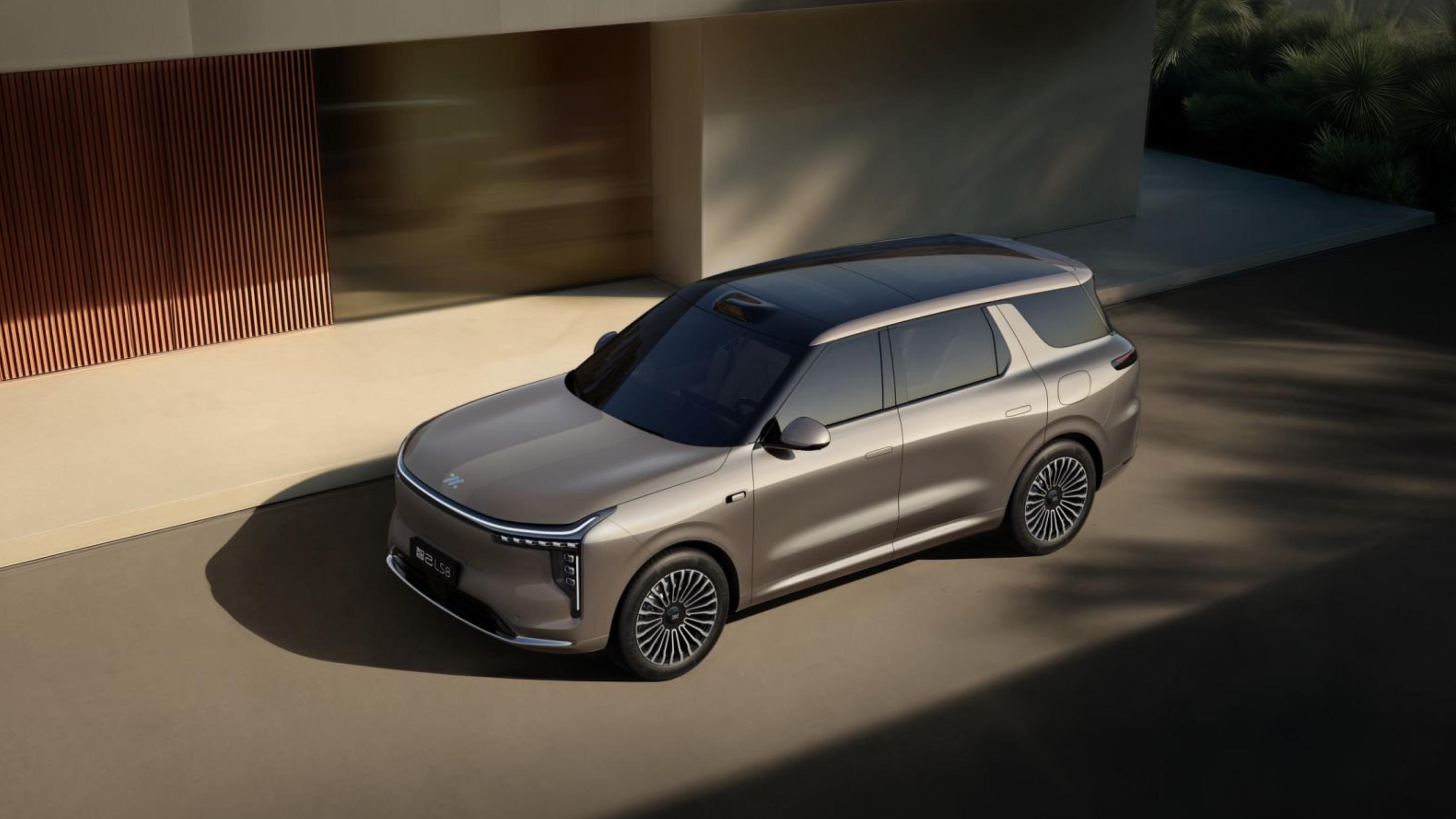 智己重磅发布AI超级智能体，智己LS8即将开启预售